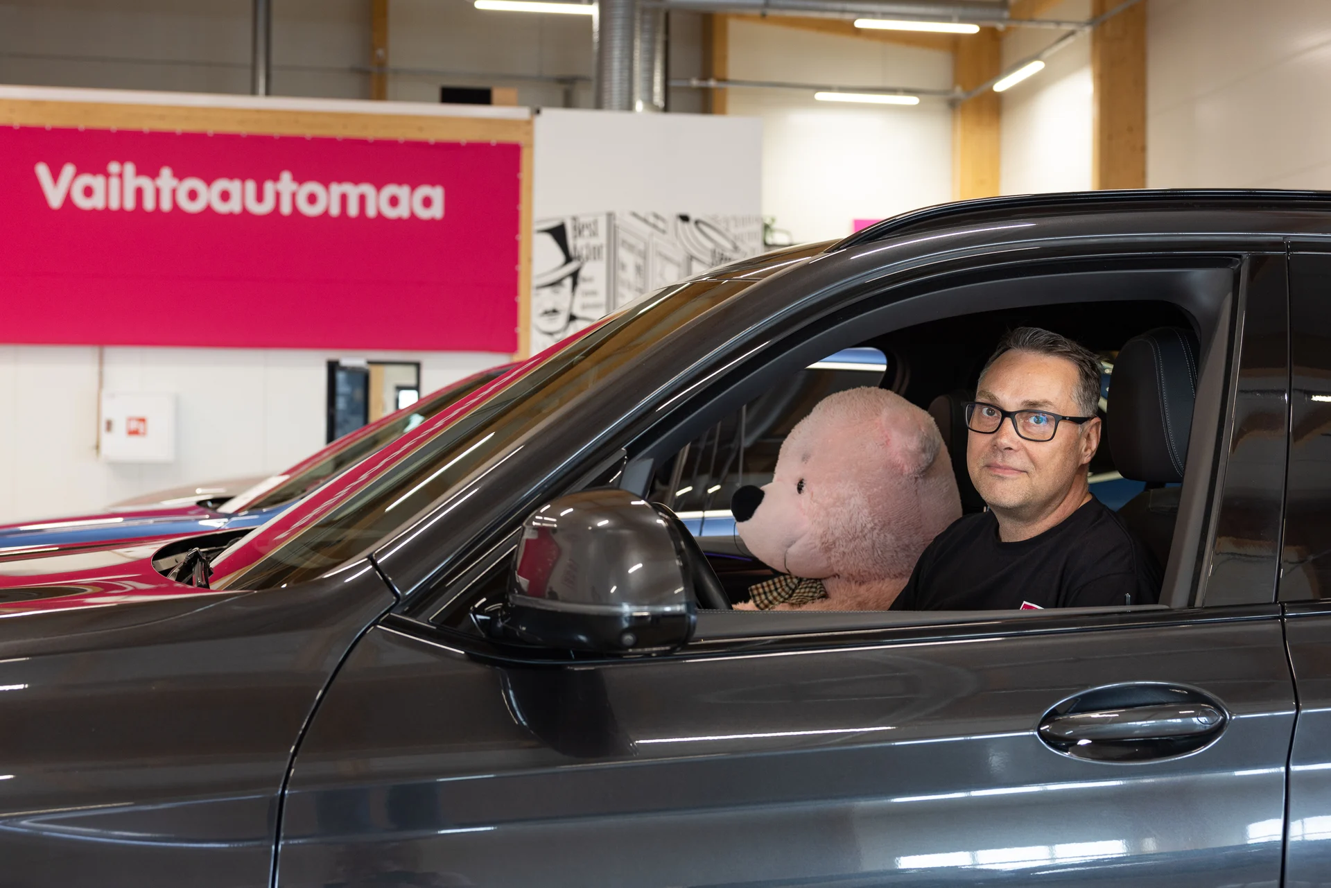 Niklas Nyström Vaihtoautomaan myymälässä